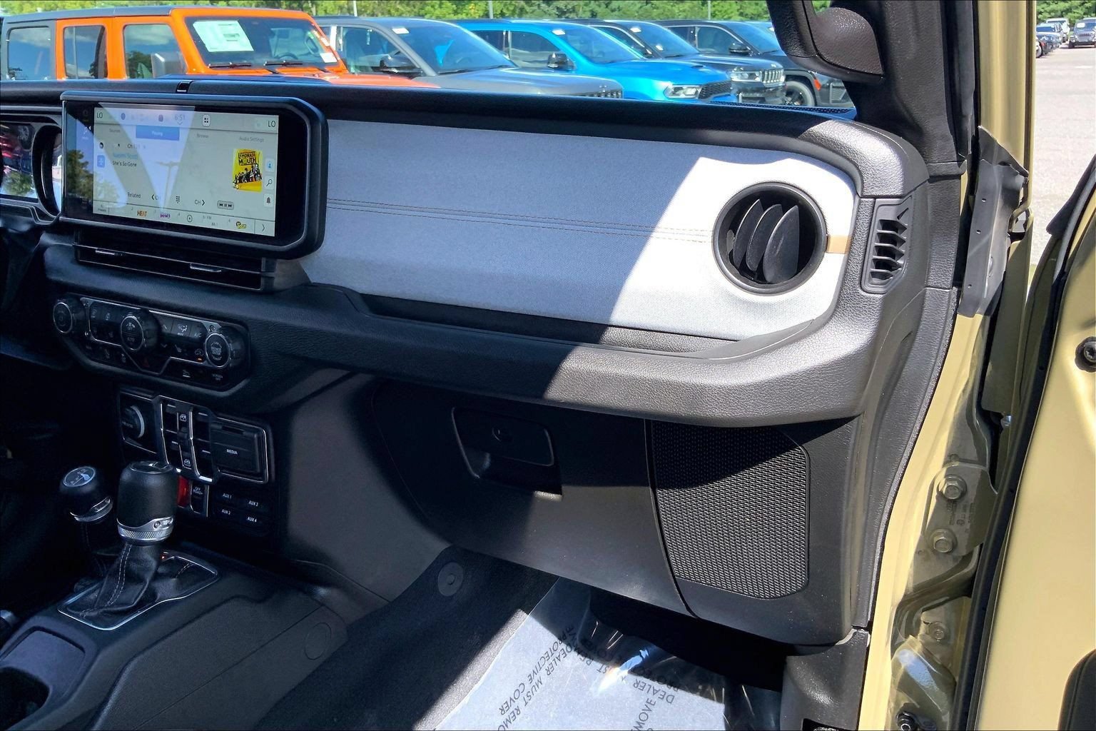 Certified 2025 Jeep Gladiator Sport AWD/4WD image 17