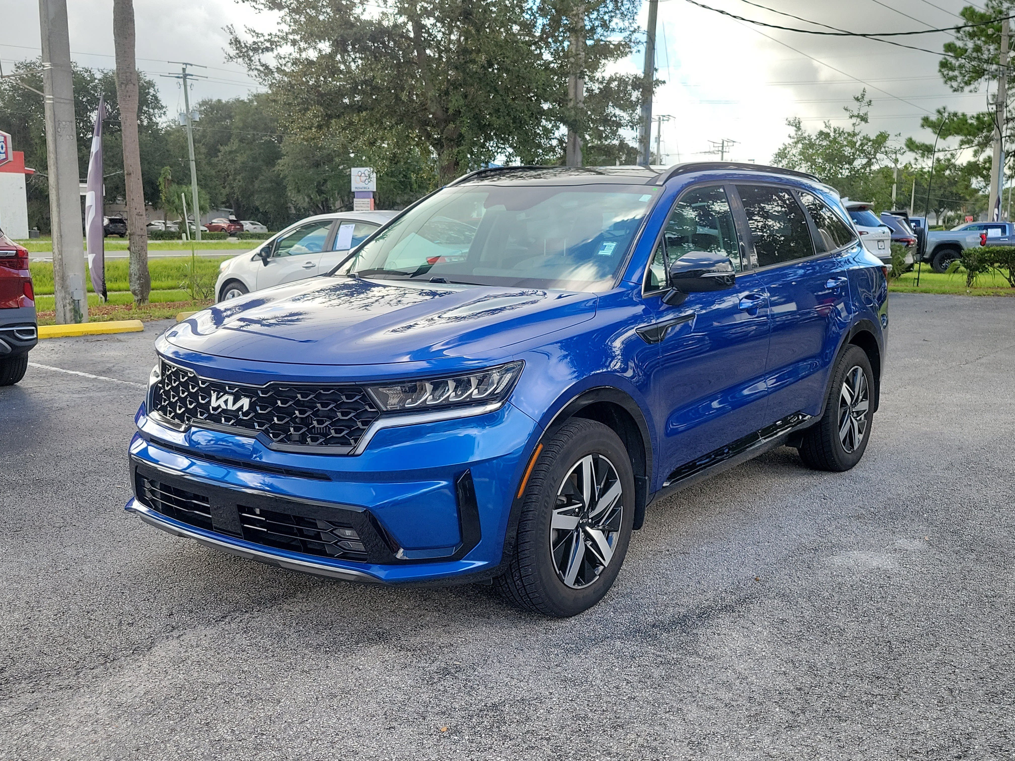Used 2022 Kia Sorento EX w/ Panoramic Sunroof Package FWD image 3