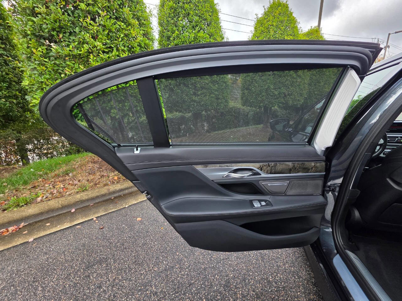 Used 2019 BMW 750i xDrive w/ Executive Package image 44