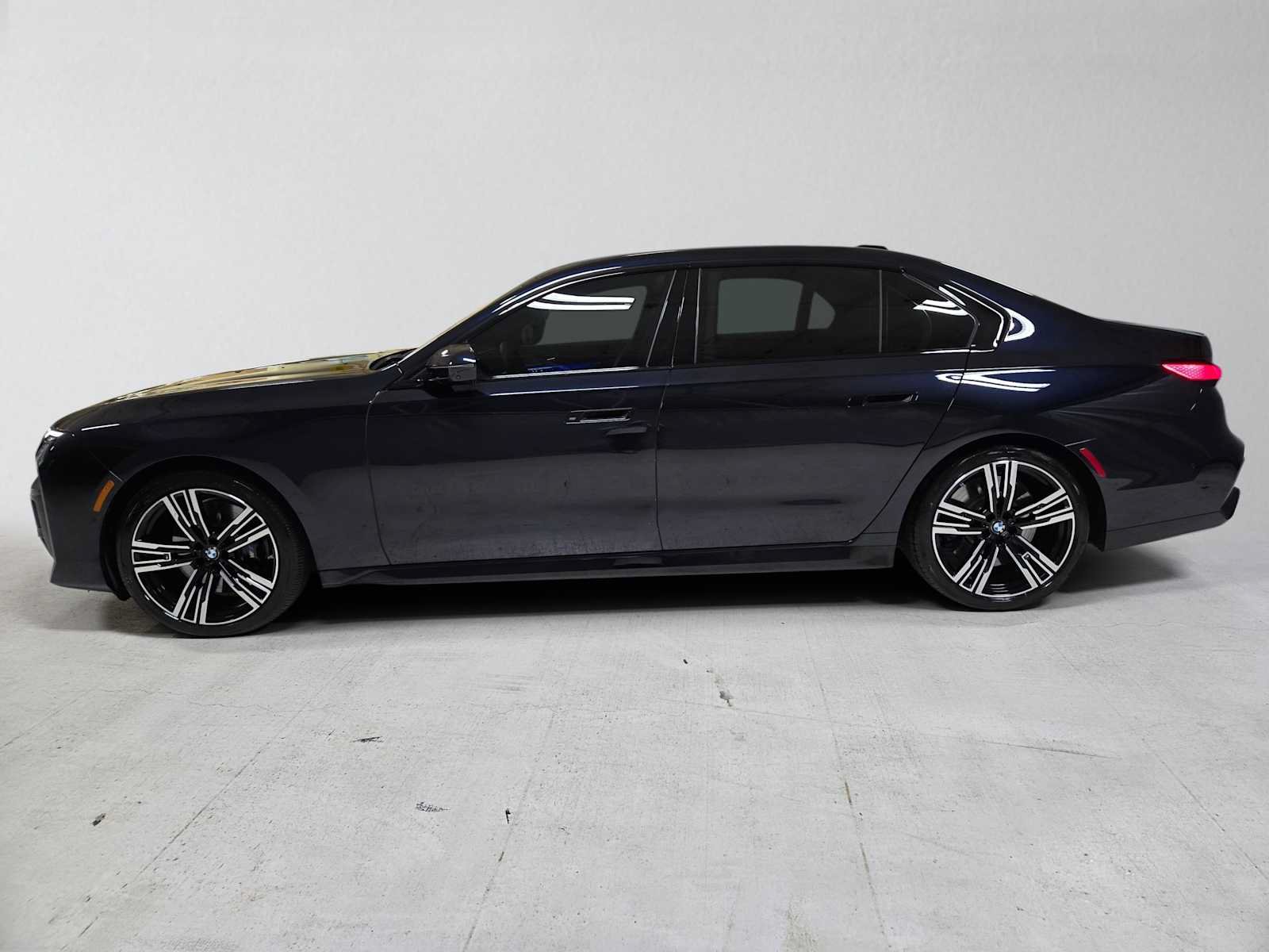 Used 2024 BMW 760i xDrive AWD/4WD image 6