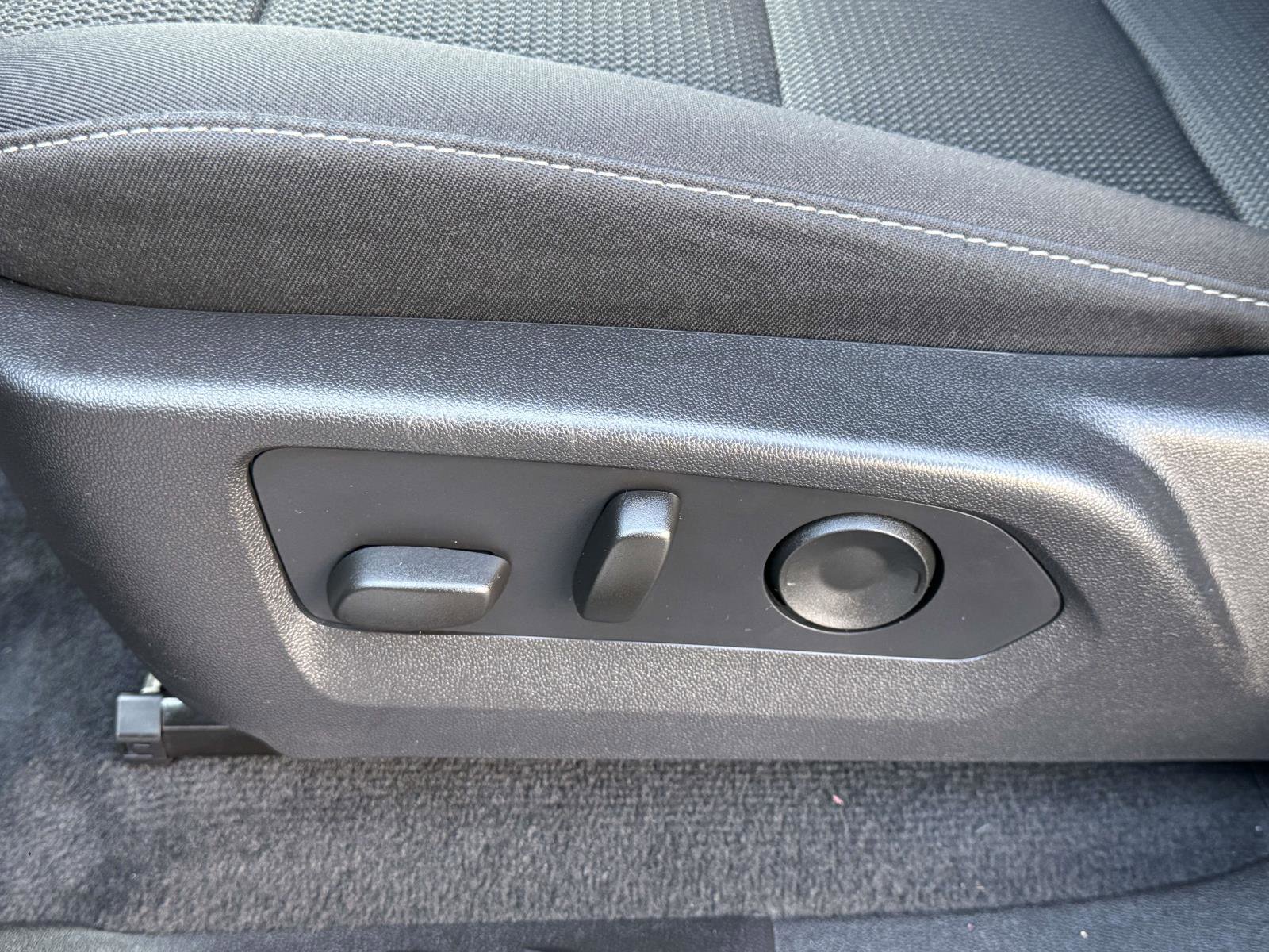 Used 2025 GMC Canyon Elevation w/ Convenience Package image 22