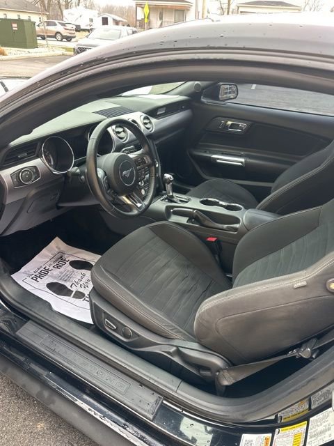 Used 2017 Ford Mustang EcoBoost image 17