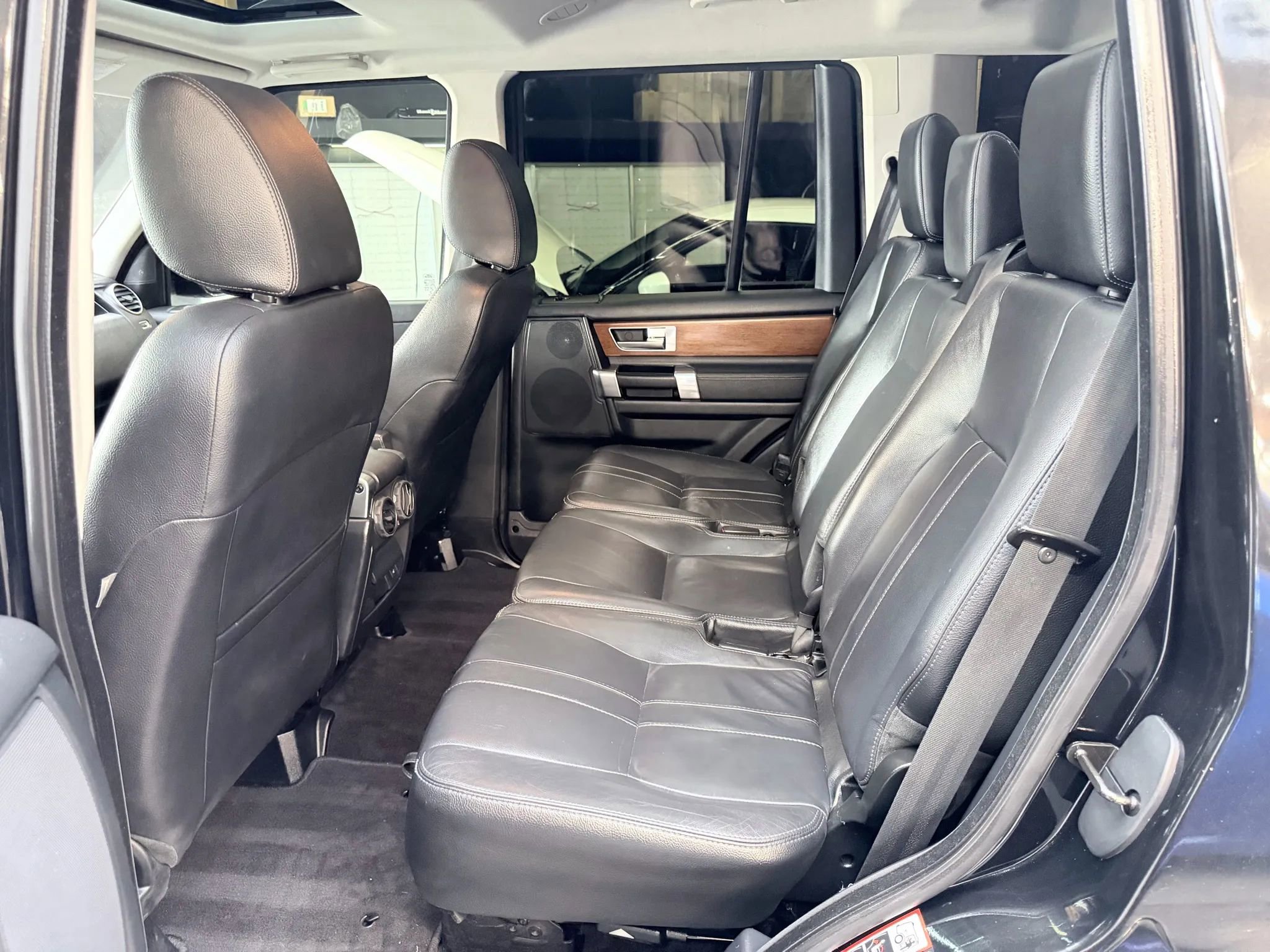 Used 2016 Land Rover LR4 HSE Silver Edition AWD/4WD image 21