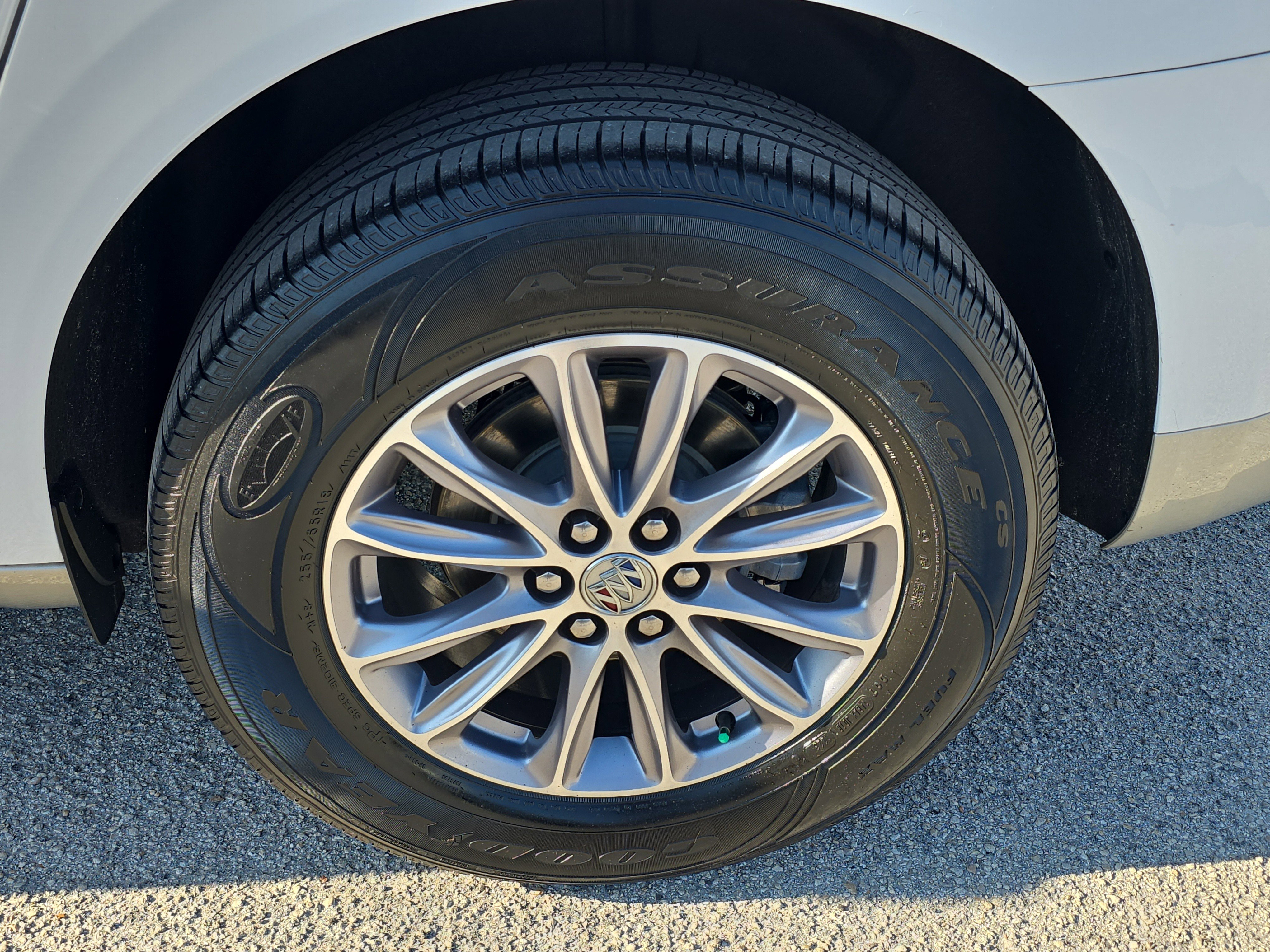 Used 2023 Buick Enclave Essence image 11