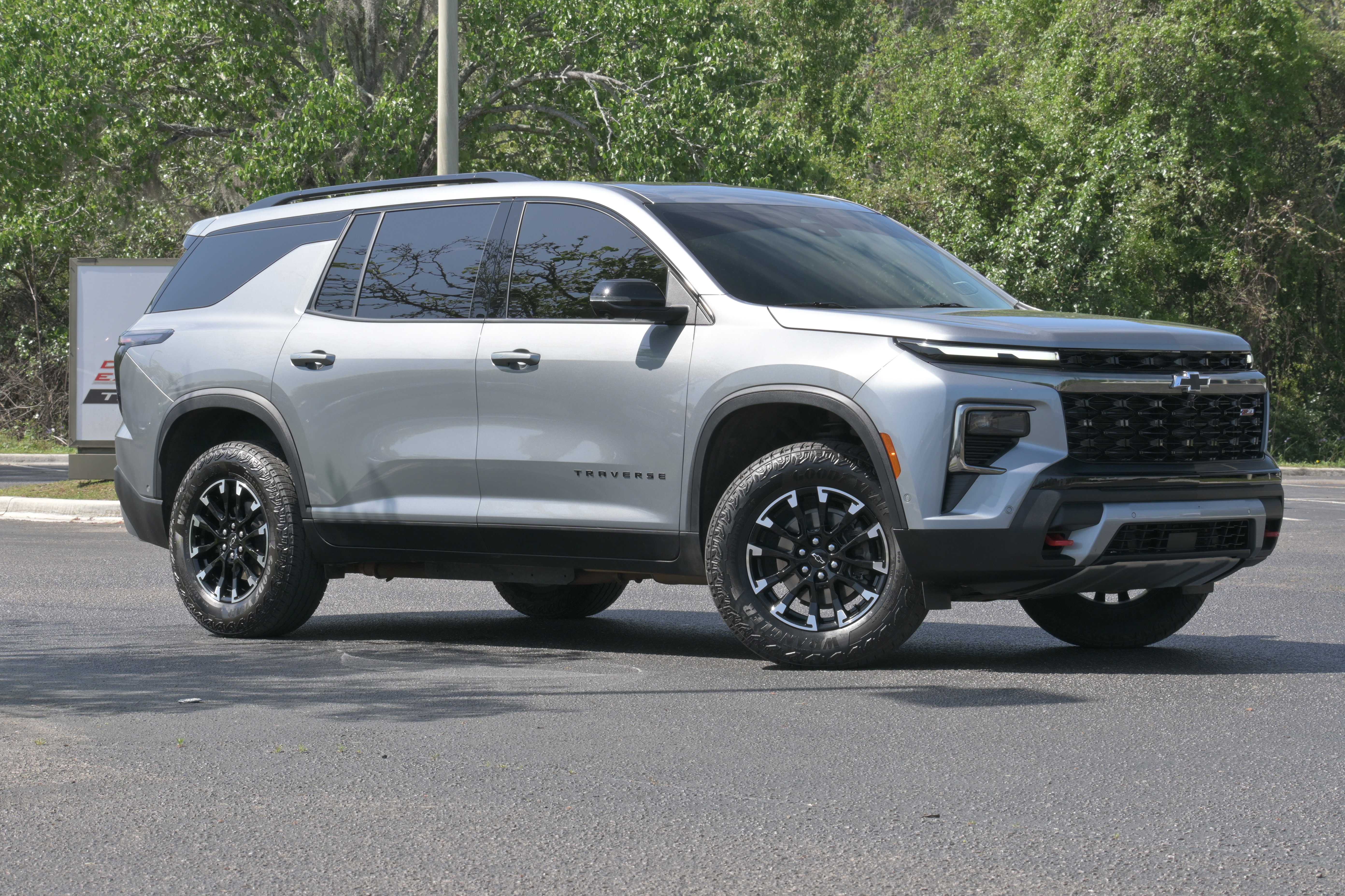 Used 2024 Chevrolet Traverse Z71 w/ Enhanced Driving Package AWD/4WD image 2