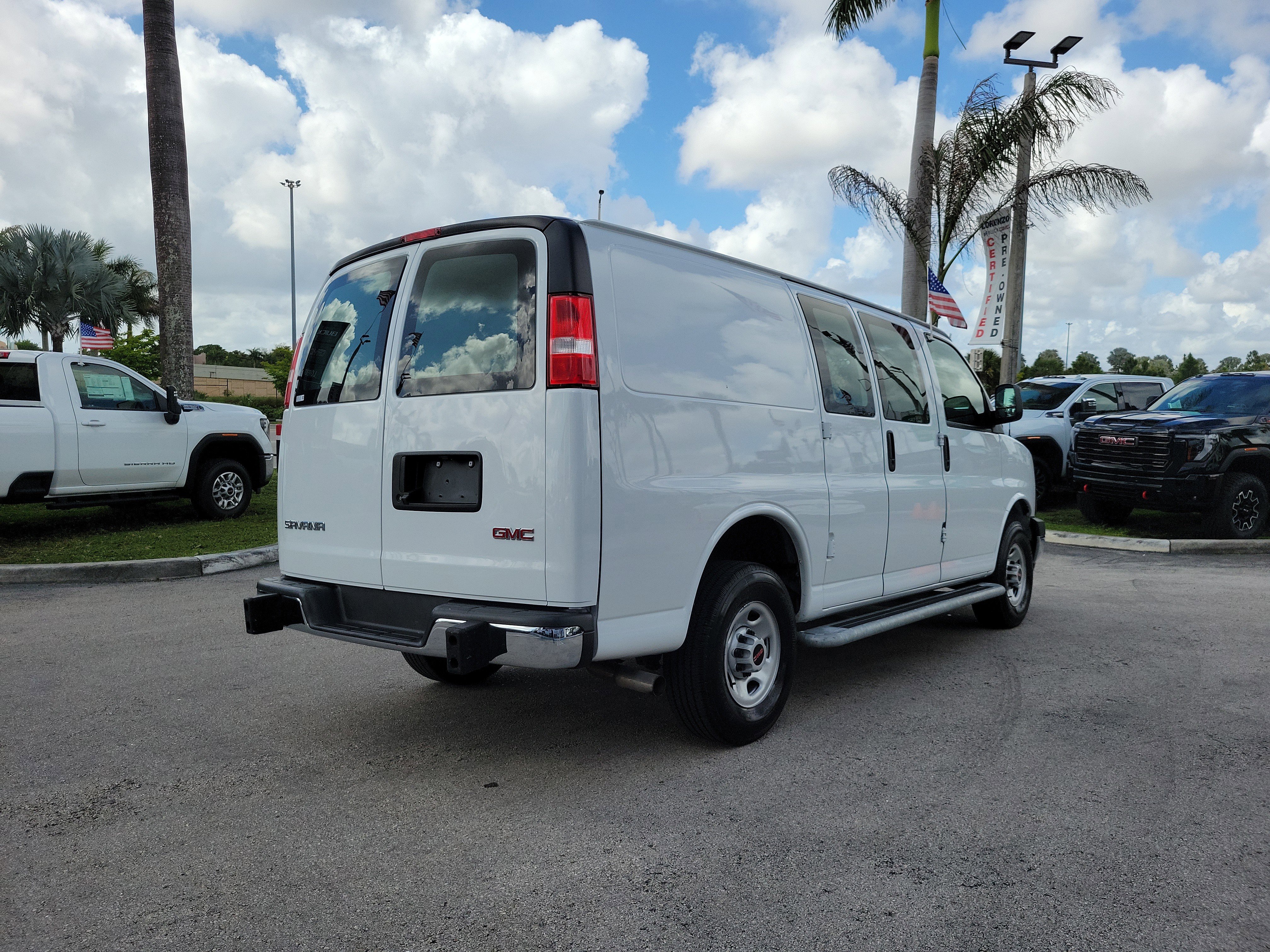 Used 2024 GMC Savana 2500 w/ Driver Convenience Package image 5