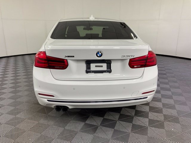Used 2017 BMW 330i xDrive Sedan AWD/4WD image 6