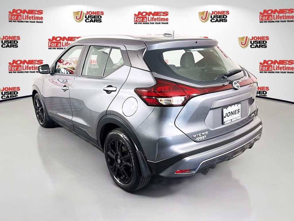 Certified 2021 Nissan Kicks SV FWD image 2