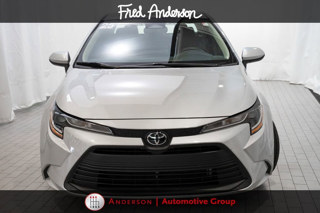 Used 2025 Toyota Corolla LE FWD image 2