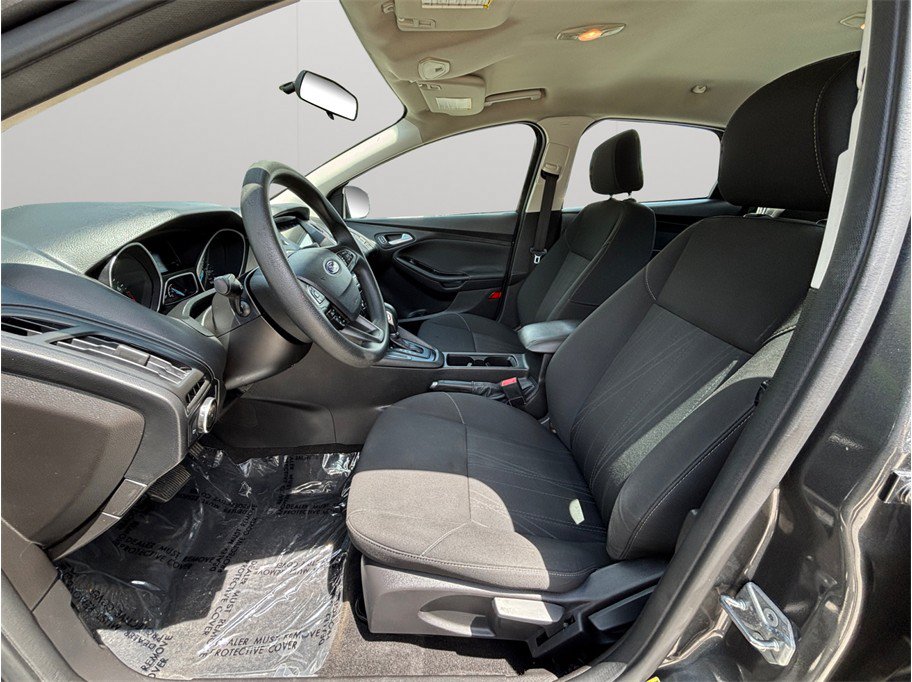 Used 2017 Ford Focus SE FWD image 2