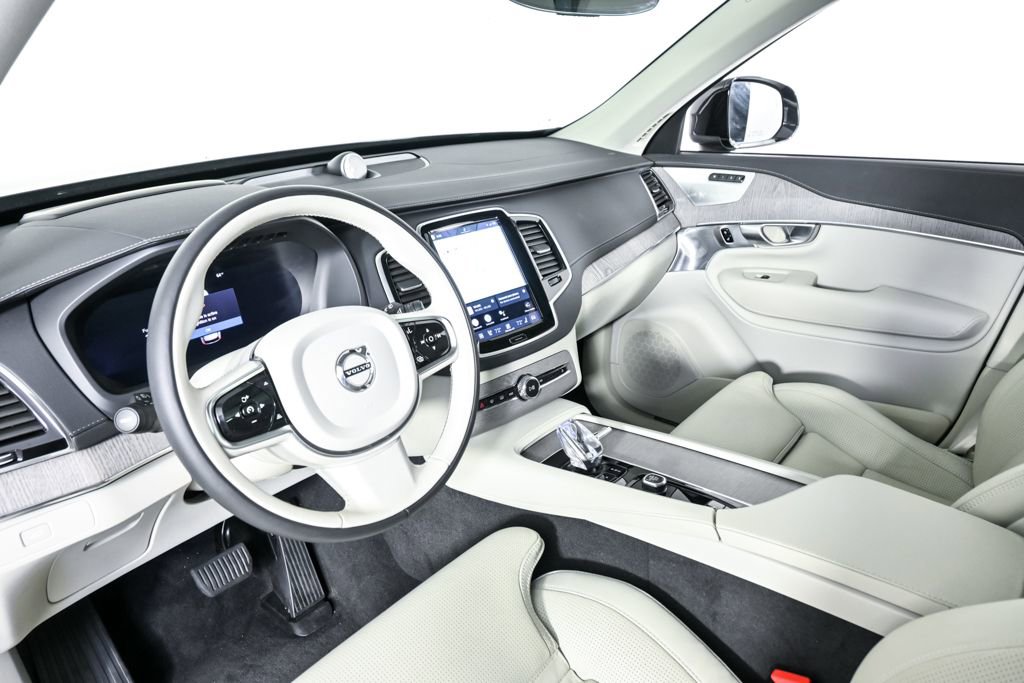 Certified 2024 Volvo XC90 B6 Ultimate w/ Protection Package image 6