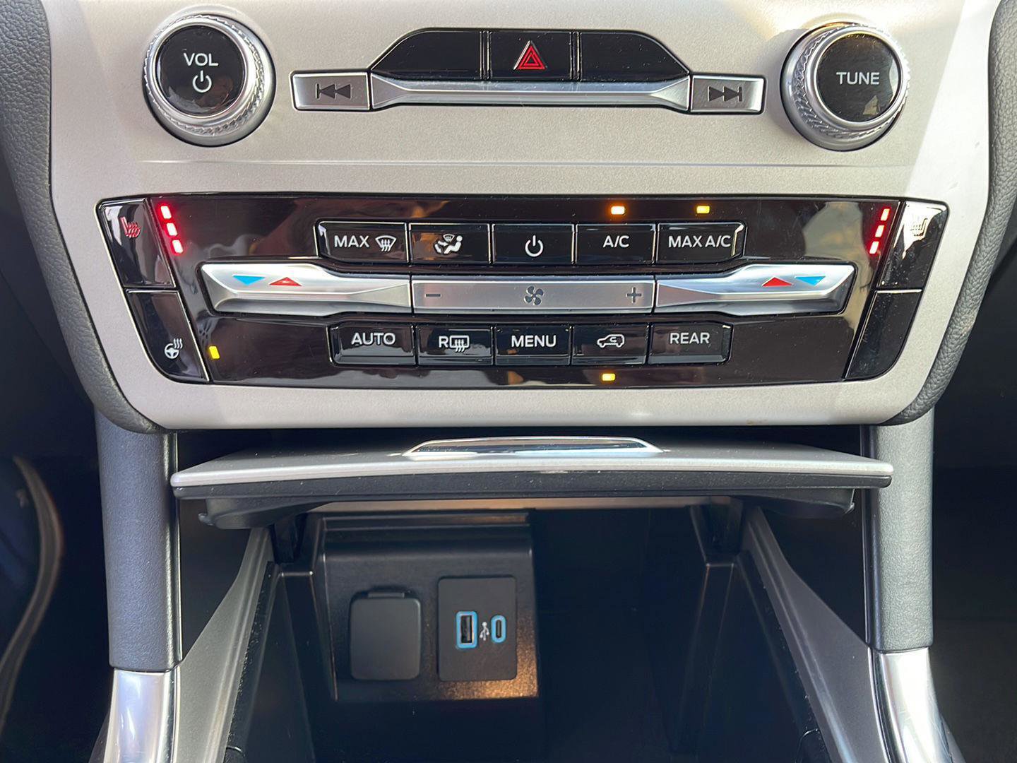 Used 2024 Ford Explorer XLT w/ Equipment Group 202A image 22