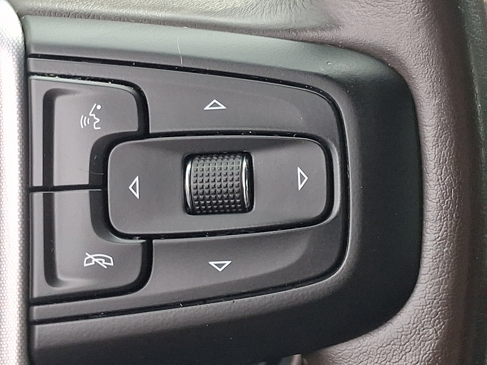 Used 2021 GMC Yukon SLT w/ Rear Media and Nav Package AWD/4WD image 22