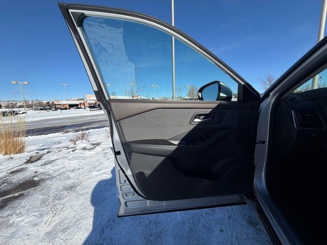 Used 2023 Nissan Rogue SV image 10