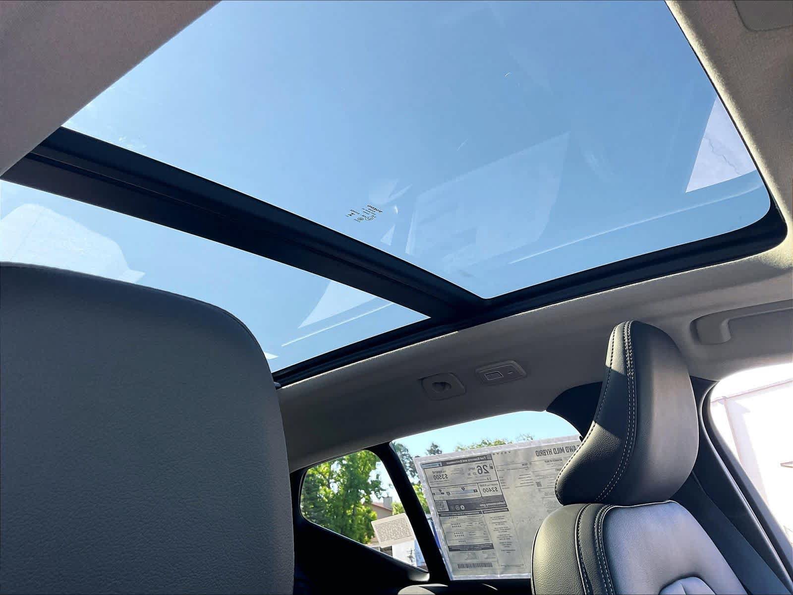 New 2026 Volvo XC40 B5 Core w/ Climate Package AWD/4WD image 29