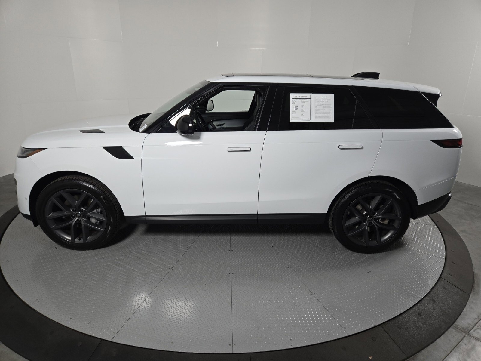 Used 2024 Land Rover Range Rover Sport SE image 33