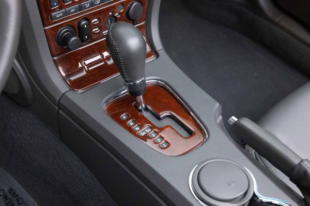 Used 2002 Ford Thunderbird Deluxe image 24