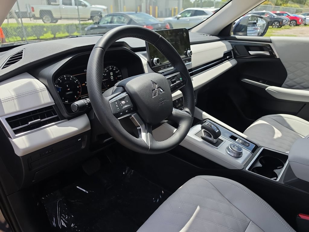 Used 2024 Mitsubishi Outlander SEL Black Edition FWD image 15