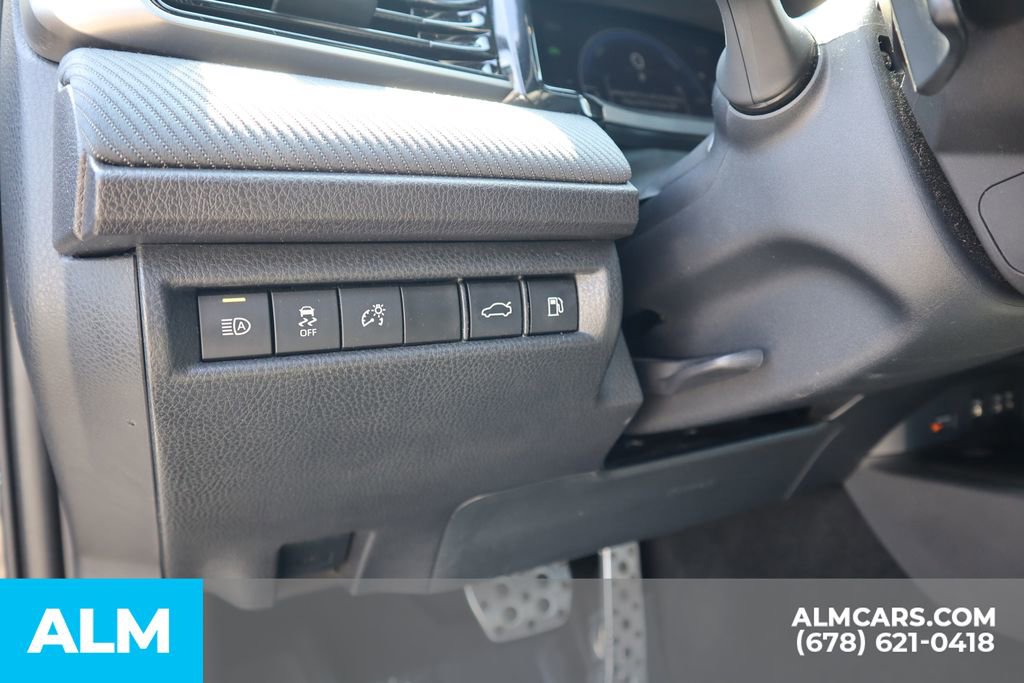Used 2025 Toyota Camry SE image 13