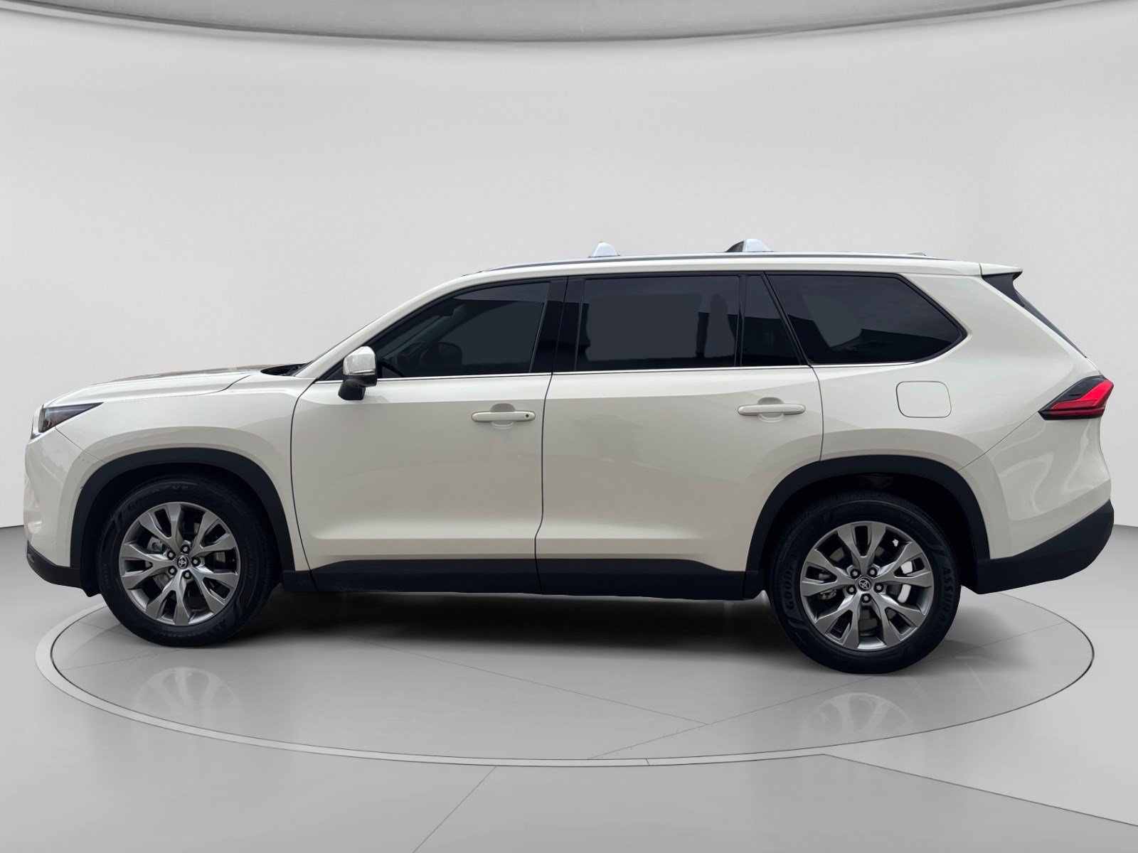 Used 2024 Toyota Grand Highlander AWD Hybrid image 2