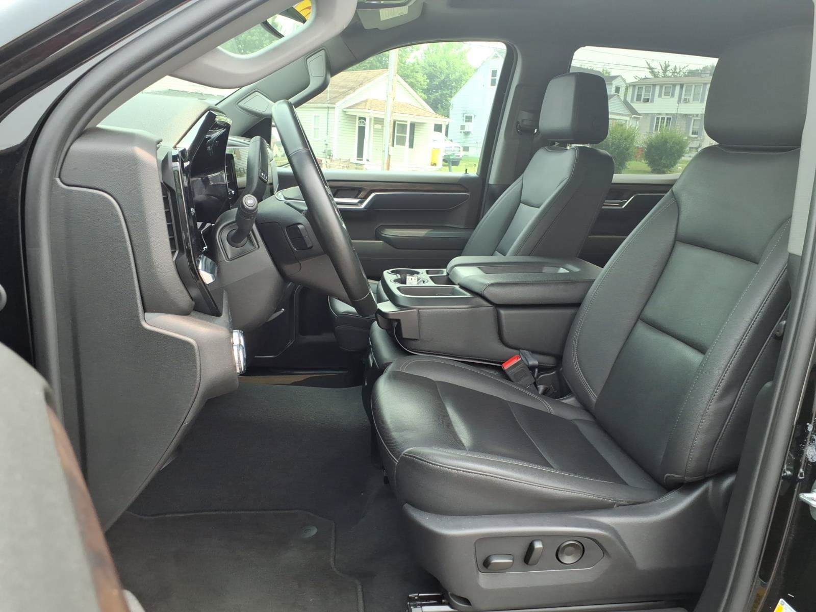 Used 2025 GMC Sierra 1500 SLT AWD/4WD image 18