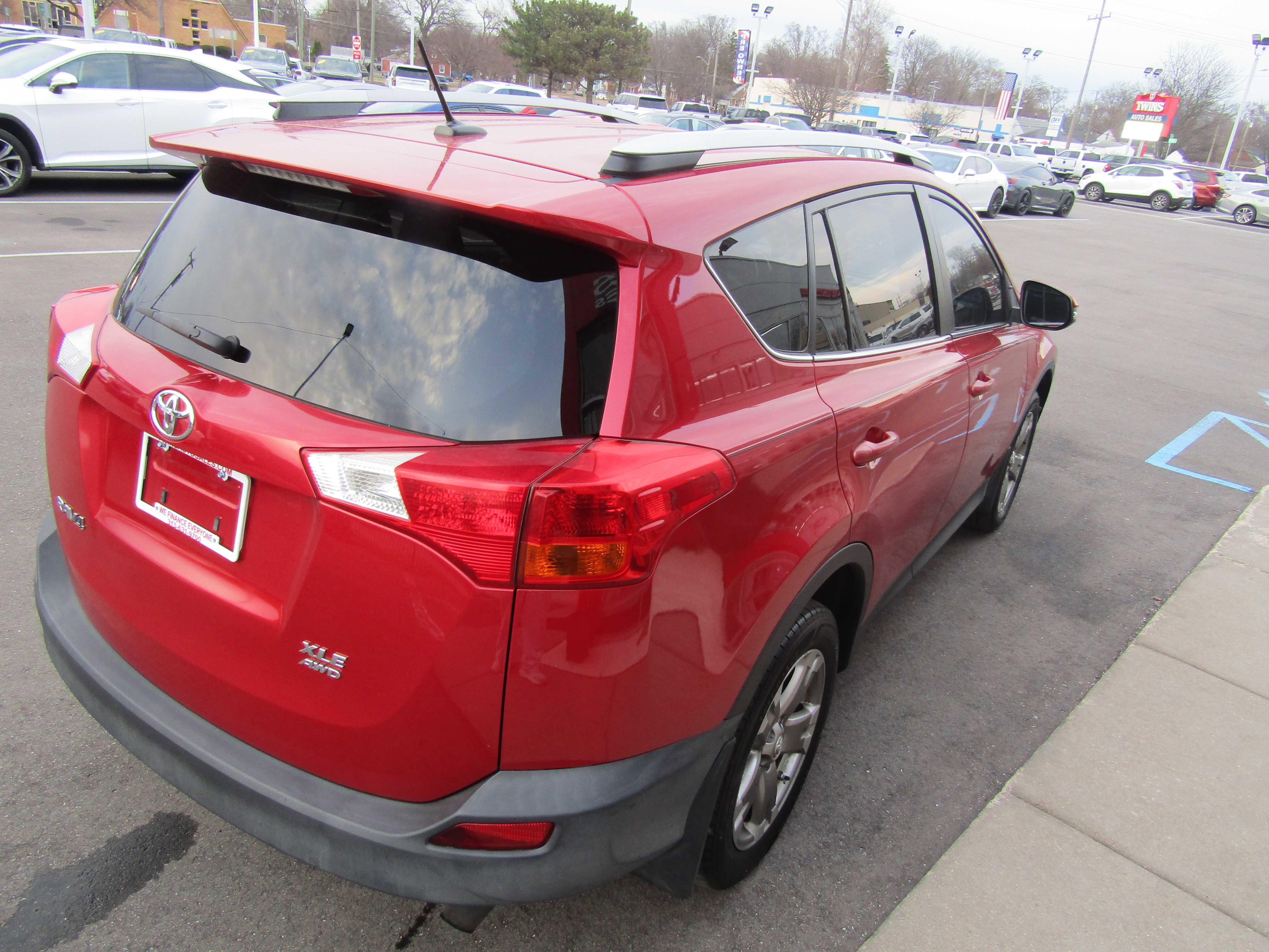 Used 2014 Toyota RAV4 XLE AWD/4WD image 5