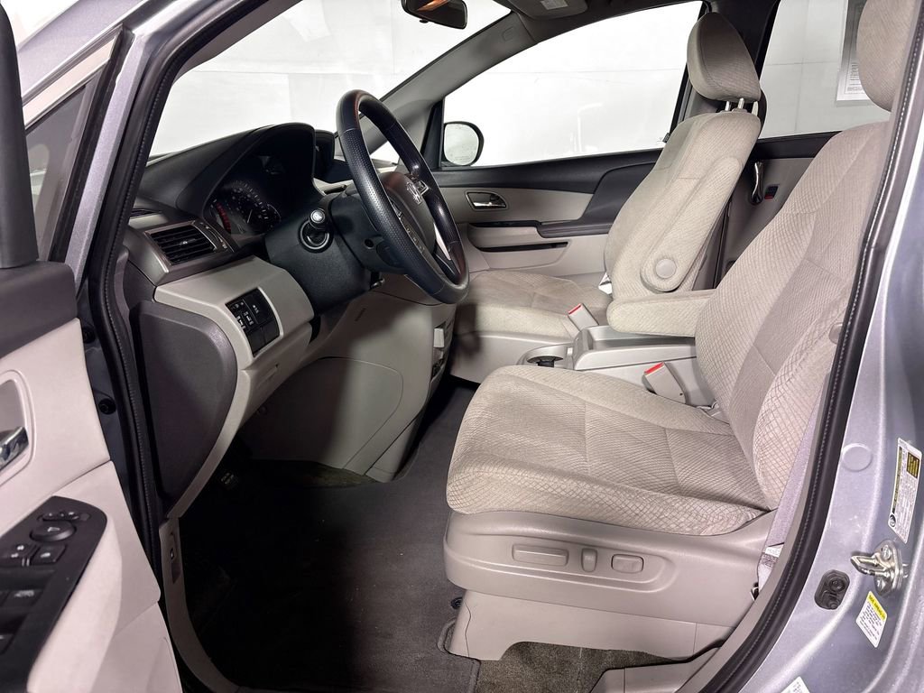 Used 2016 Honda Odyssey SE image 11