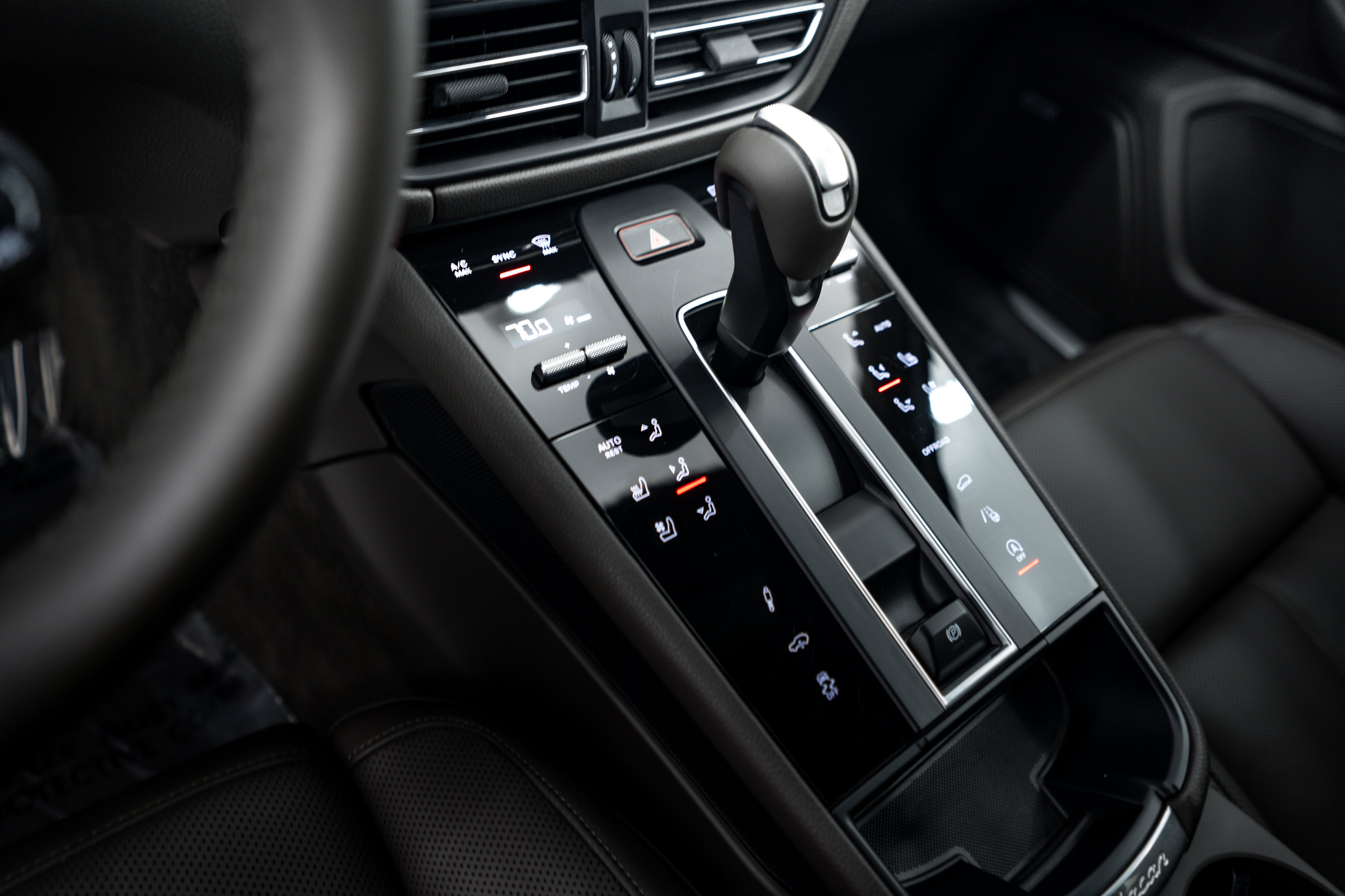 Certified 2024 Porsche Macan S AWD/4WD image 16