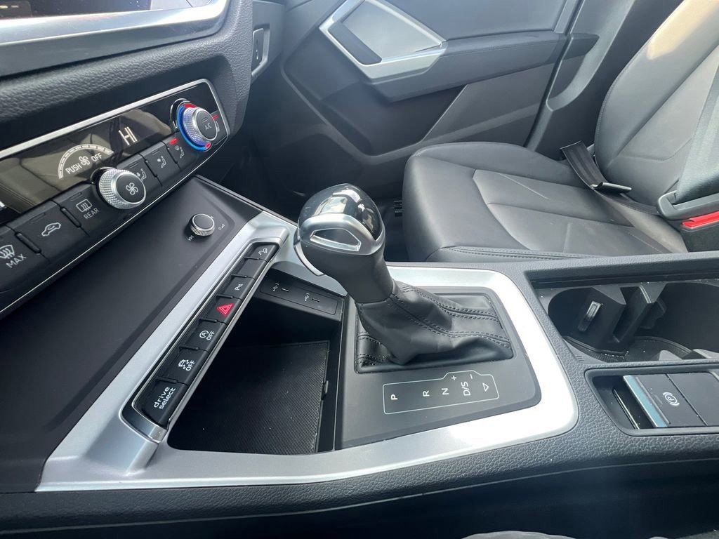 Used 2025 Audi Q3 2.0T Premium image 22