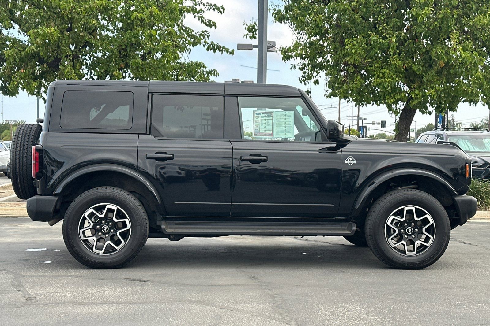Used 2025 Ford Bronco Outer Banks image 3