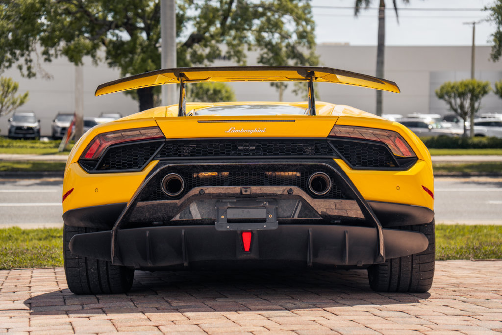 Used 2018 Lamborghini Huracan Performante AWD/4WD image 4
