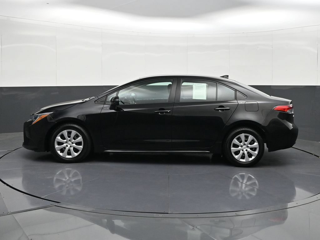 Used 2024 Toyota Corolla LE FWD image 2