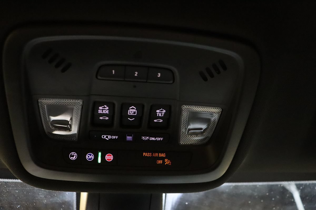 Used 2023 Chevrolet Traverse Premier FWD image 45