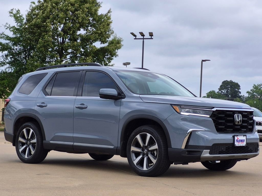 Used 2024 Honda Pilot Touring image 3