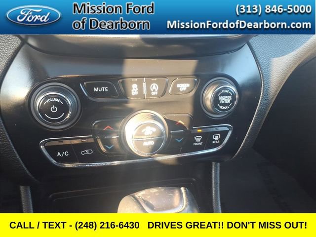 Used 2019 Jeep Cherokee Overland w/ Technology Group AWD/4WD image 13