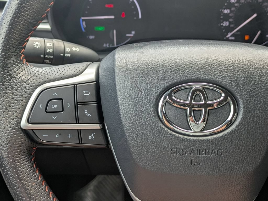 Used 2024 Toyota Sienna XSE FWD image 15