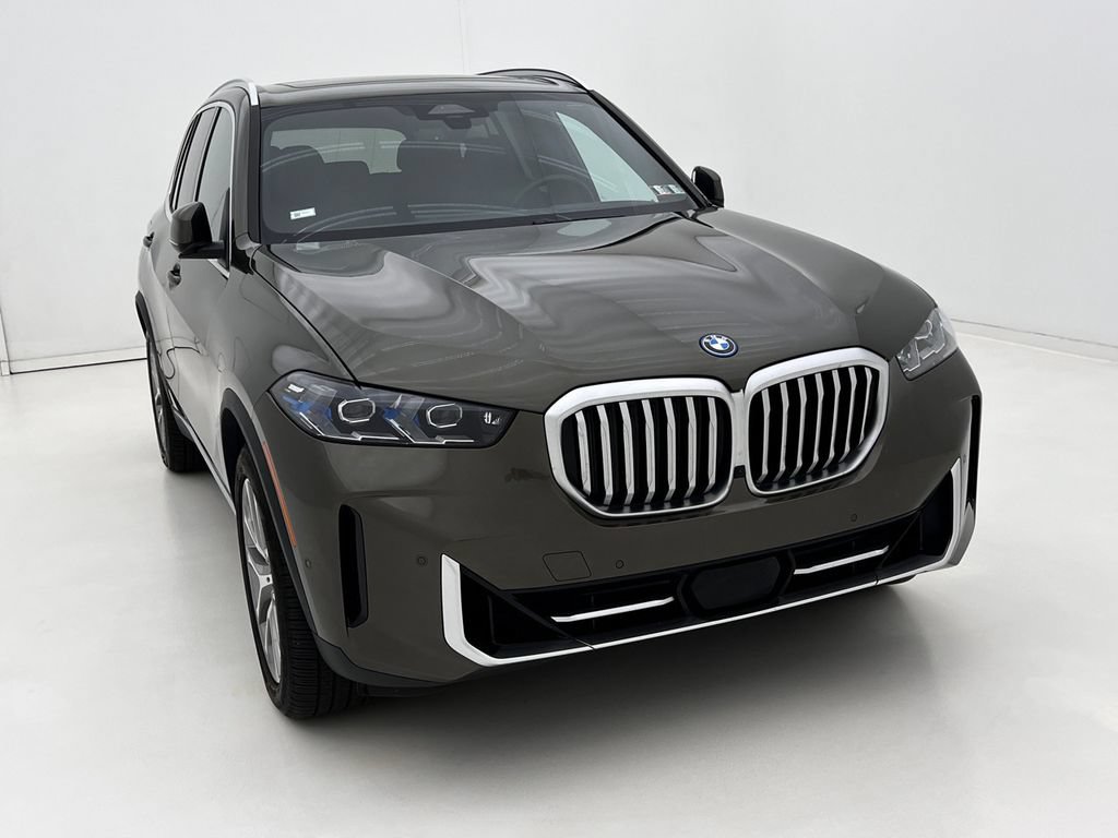 Used 2024 BMW X5 xDrive50e w/ Premium Package AWD/4WD image 3