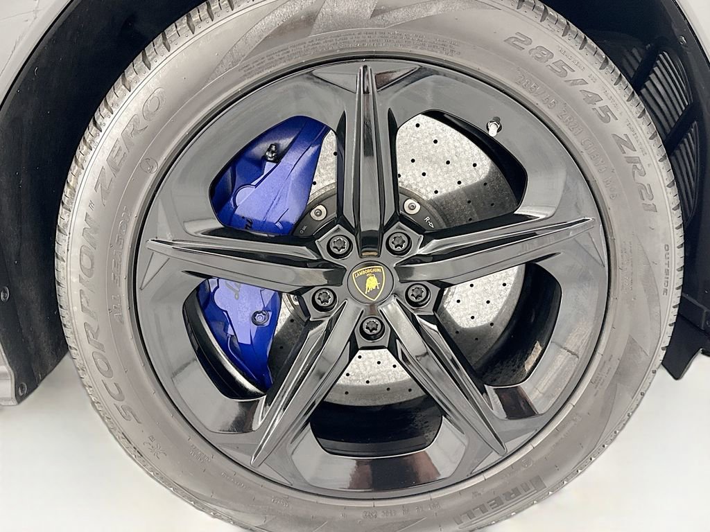 Used 2019 Lamborghini Urus AWD/4WD image 31