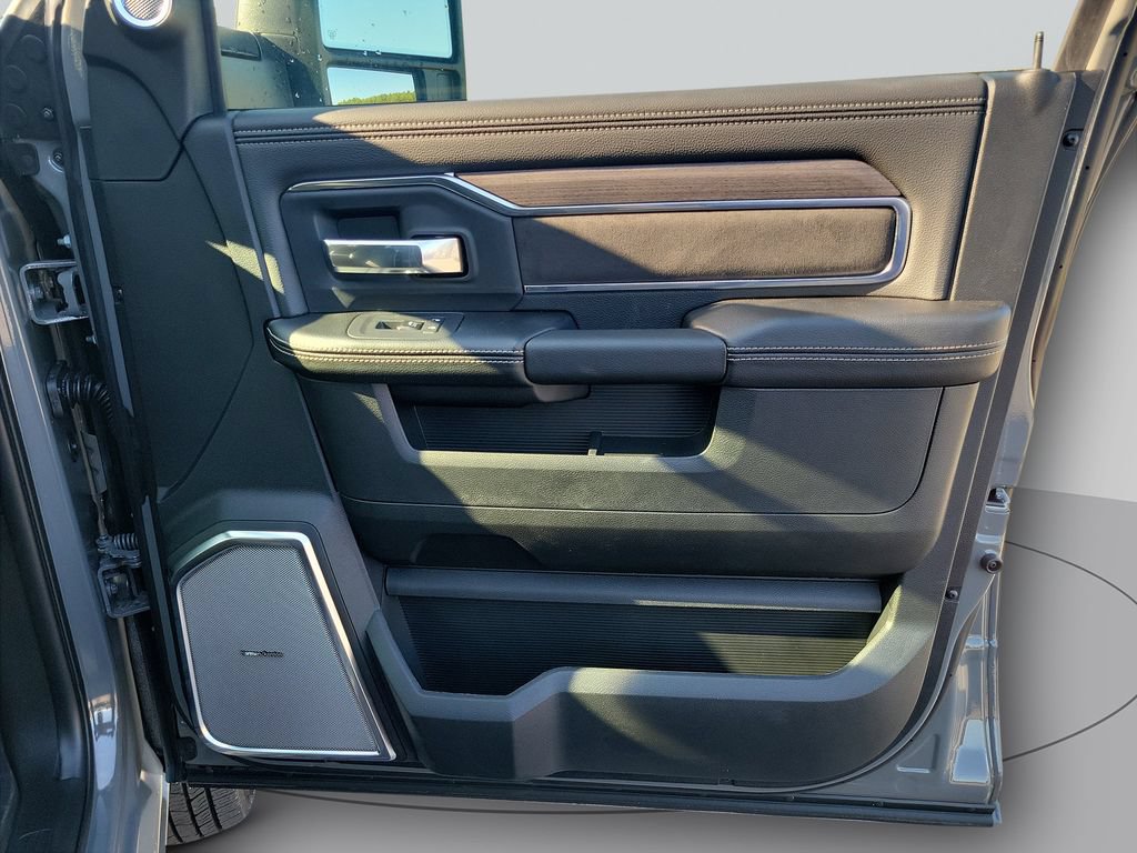 New 2026 RAM 3500 Laramie AWD/4WD image 22