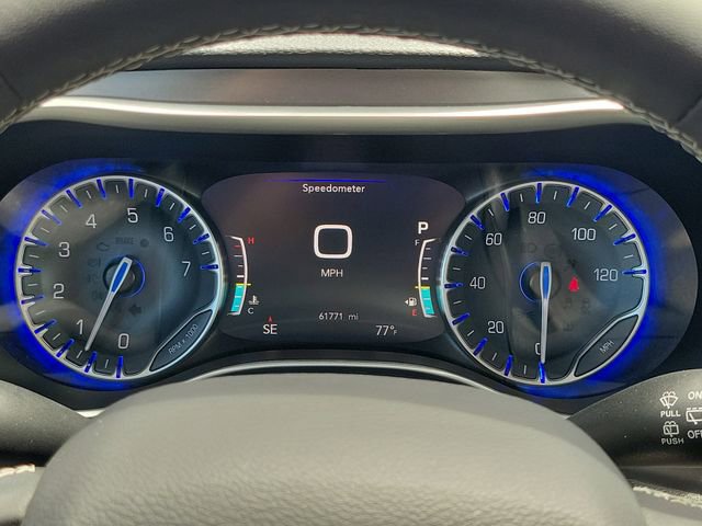 Used 2023 Chrysler Pacifica Touring-L w/ Uconnect Theater Family Group image 22