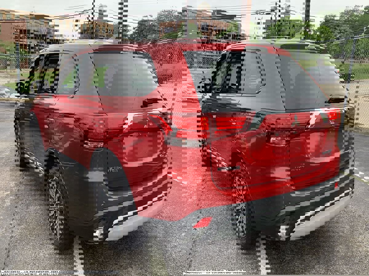 Used 2019 Mitsubishi Outlander SE FWD image 5