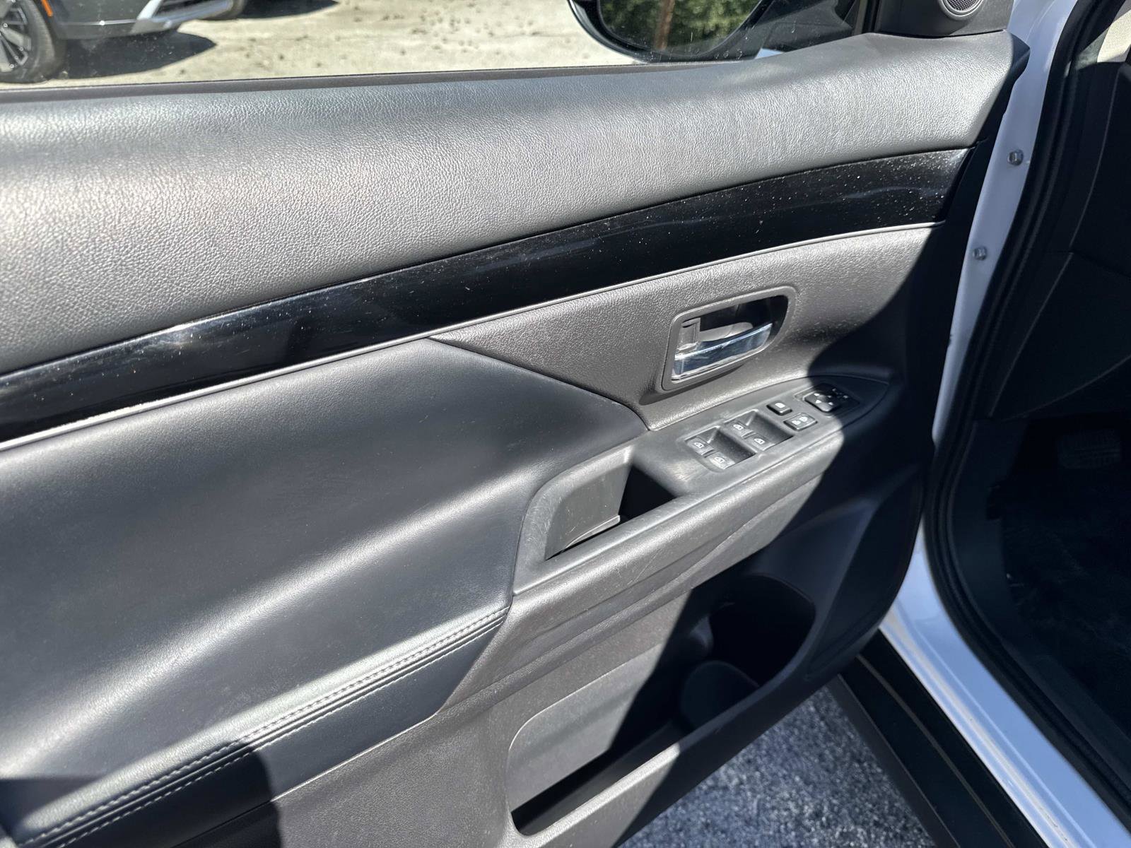 Used 2019 Mitsubishi Outlander SE image 14