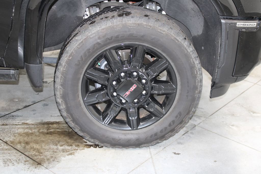 Used 2024 GMC Sierra 2500 AT4 w/ AT4 Premium Plus Package image 12