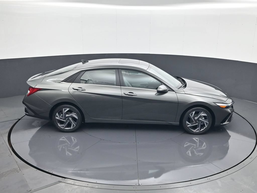 New 2026 Hyundai Elantra Limited FWD image 16