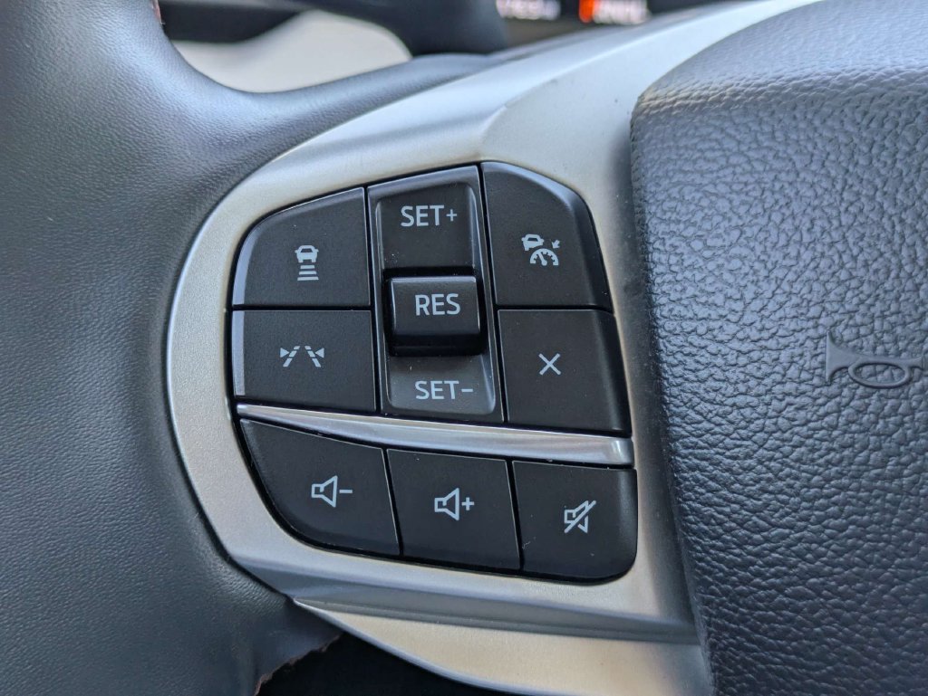 Used 2025 Ford Explorer Active AWD/4WD image 27