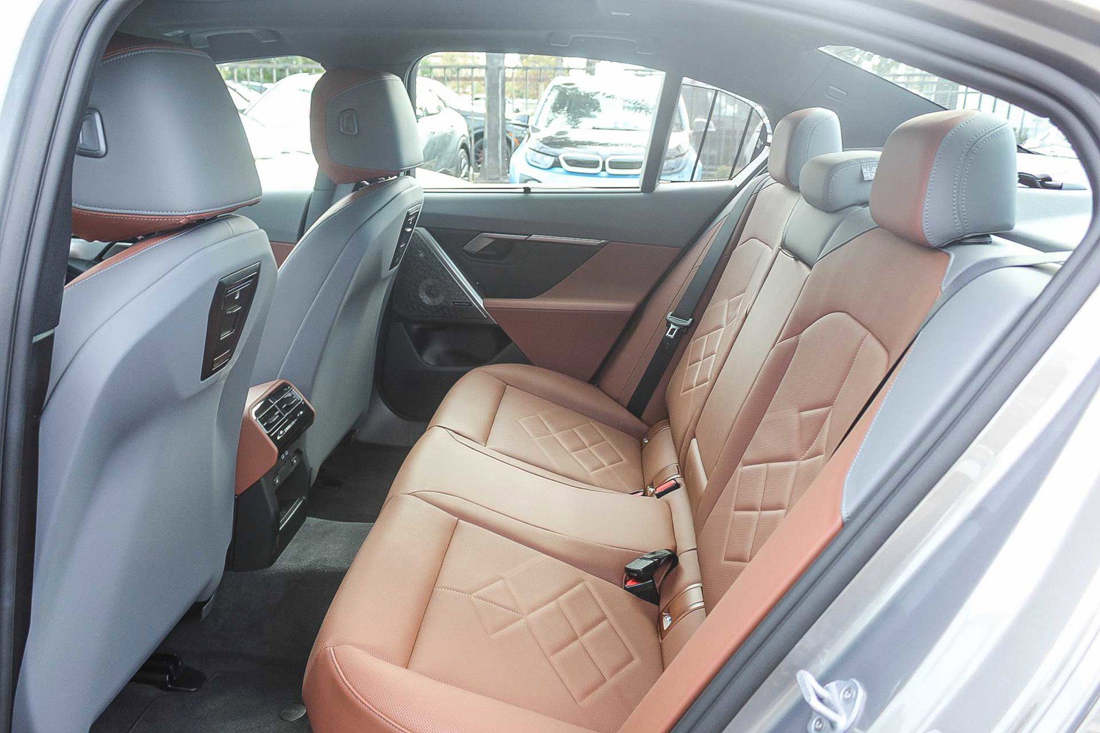 Used 2025 BMW i5 xDrive40 image 18