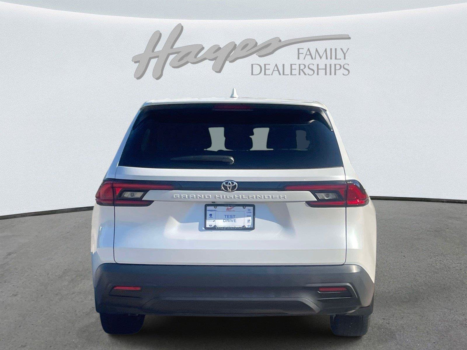 Used 2025 Toyota Grand Highlander FWD image 4