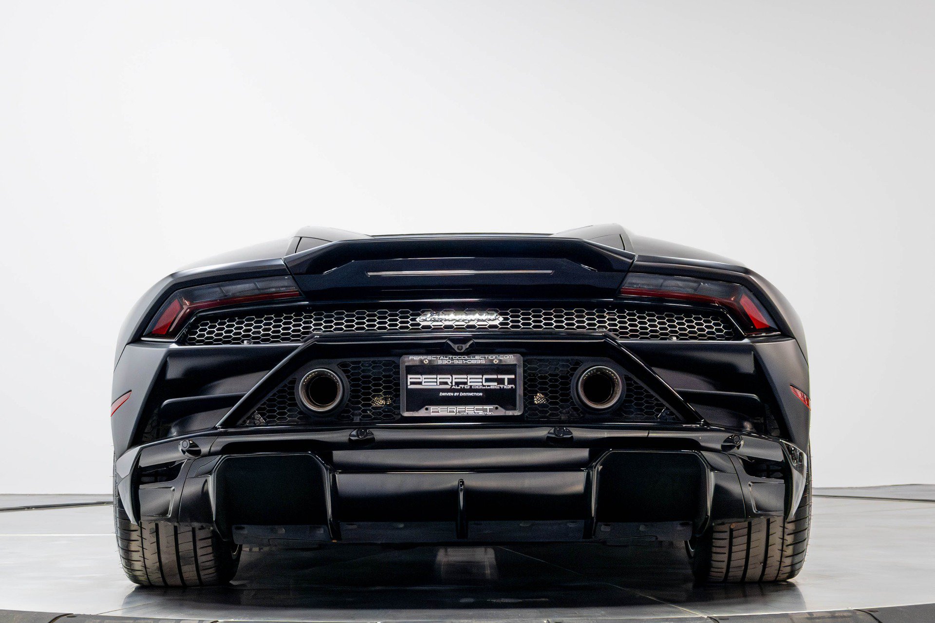 Used 2021 Lamborghini Huracan EVO RWD image 44