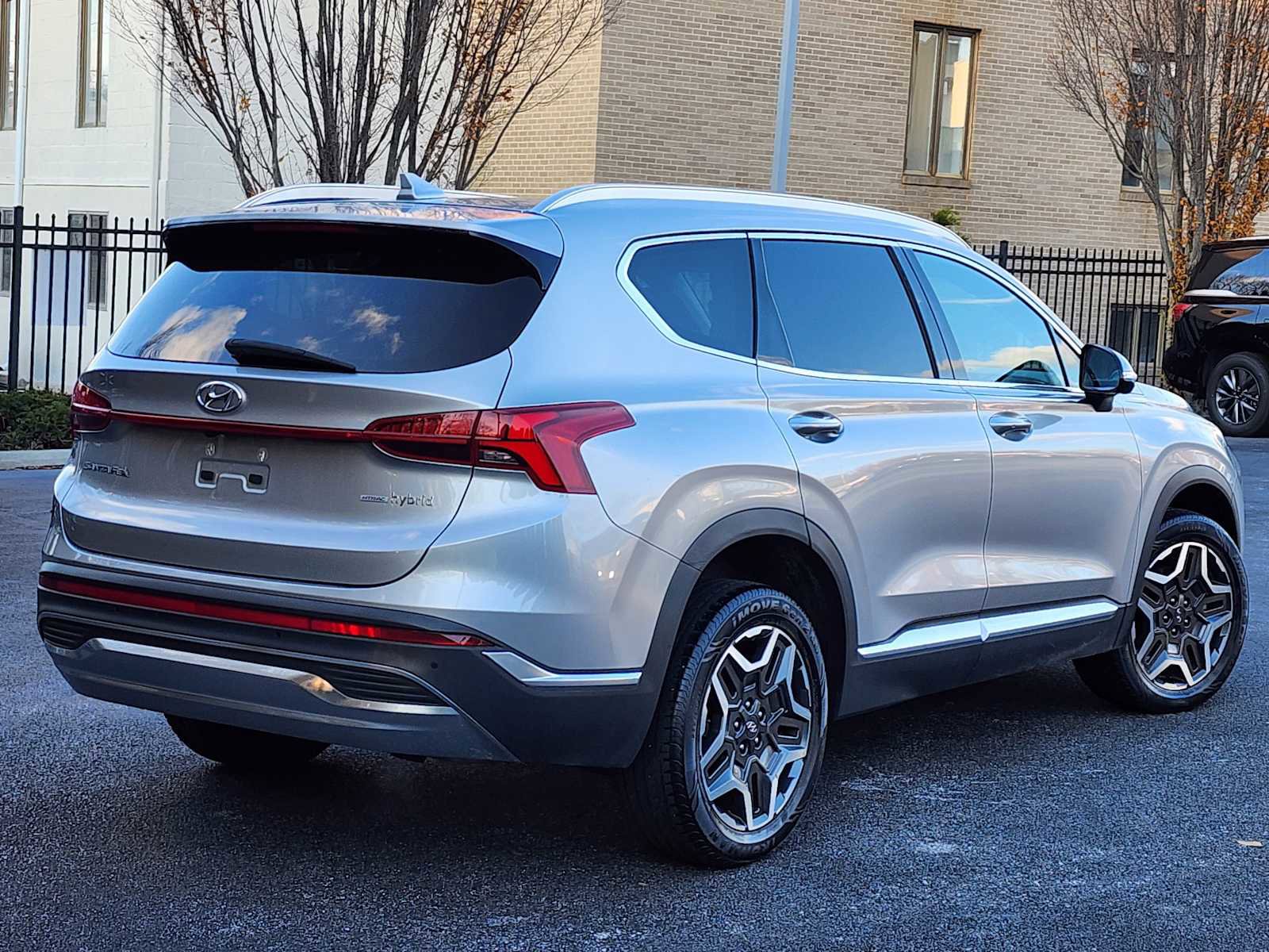 Used 2023 Hyundai Santa Fe SEL Premium image 4