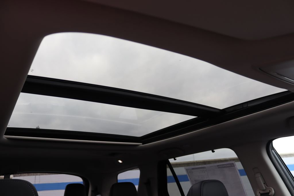 Certified 2025 Honda Pilot Touring image 29